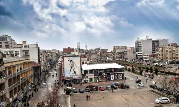 Plagosi motrën me armë zjarri, ferizajasi: Ndodhi aksidentalisht