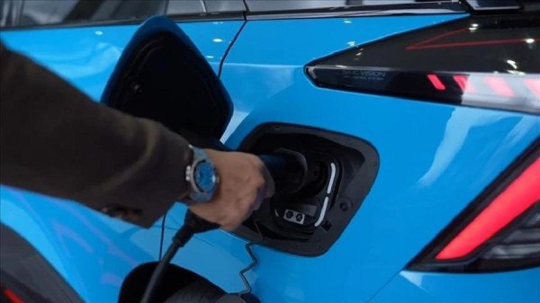 Mbi njëzet e pesë për qind e automjeteve të shitura në të gjithë botën pritet të jenë elektrike këtë vit