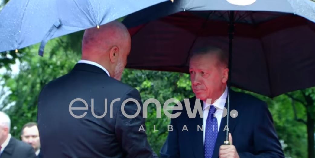 Samiti/ Erdogan ndër liderët e parë që largohet, qëndron vetëm pak orë në Tiranë