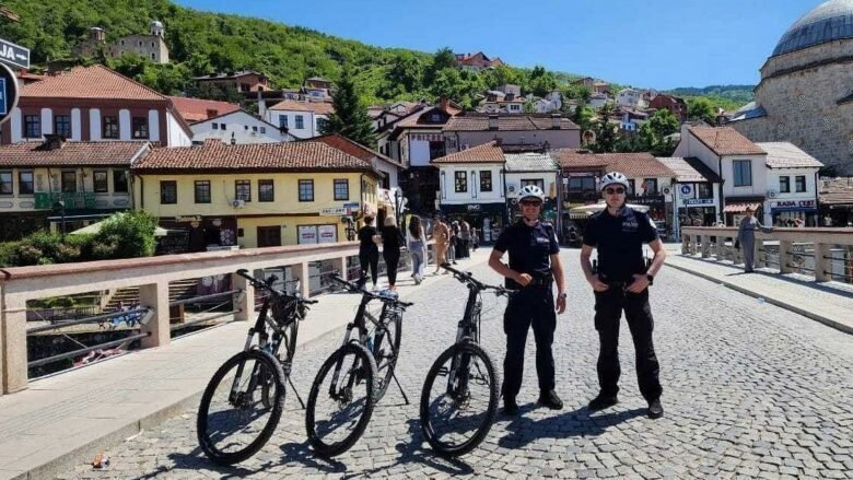 Policia nis patrullimet me biçikleta në zonat urbane të Prizrenit