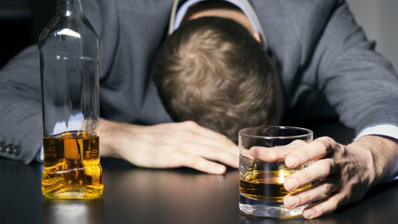 Konsumi i alkoolit: Cilat janë pijet me rrezik më të ulët?