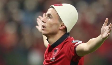 Reagon futbollisti shqiptar 