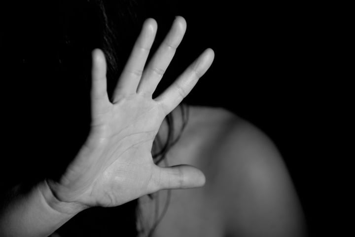 E rëndë në Kukës! Pesë persona abuzojnë seksualisht prej gjashtë muajsh me 15-vjeçaren, arrestohen katër prej tyre