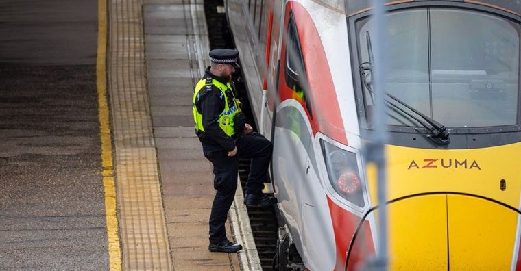 Dëshmitari i sulmit me tren në Angli: Dukej sikur të ishim në një kuti…
