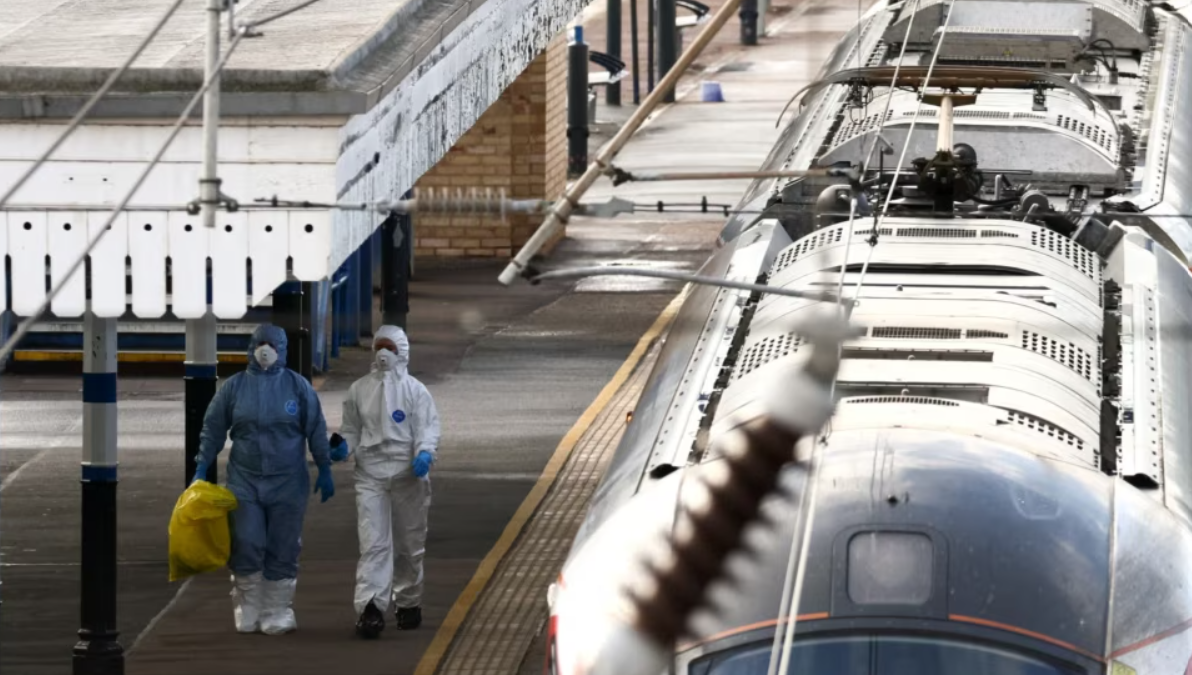 Policia arreston dy britanikë për sulmin me thikë në tren në Angli
