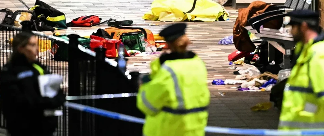 Policia britanike zbulon motivin e sulmit me thikë në tren