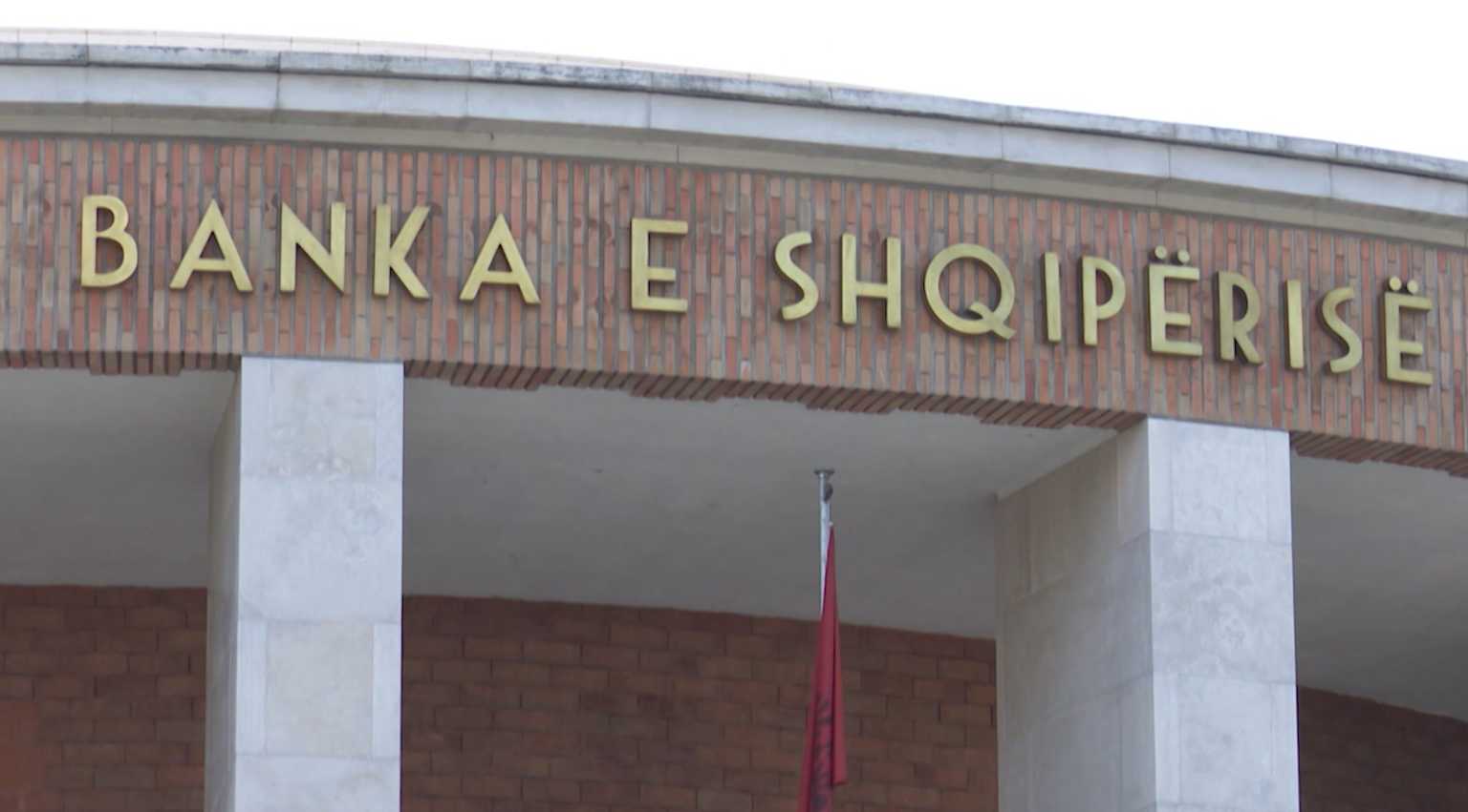 Banka e Shqipërisë do të rishikojë mënyrën e menaxhimit të kredive me probleme