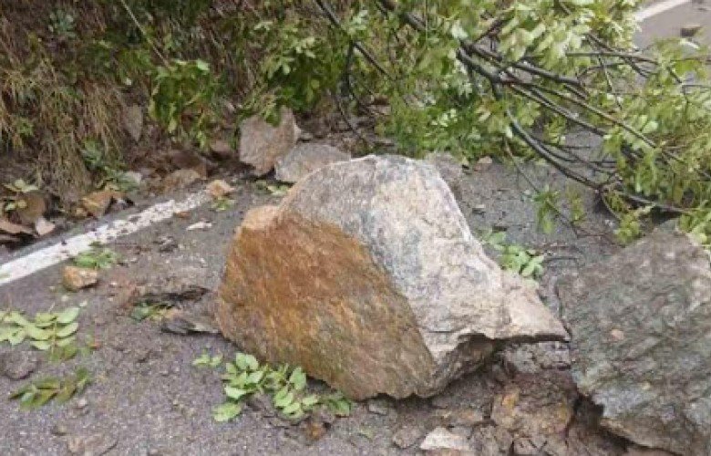 Policia e Ferizajt apelon për kujdes në rrugët malore për shkak të reshjeve