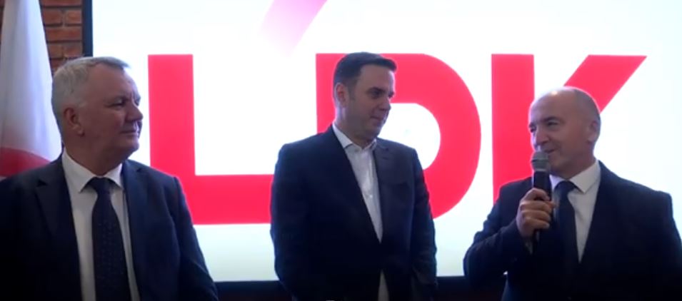  Abdixhiku i shkon Muhaxherit në konak me “përforcim”