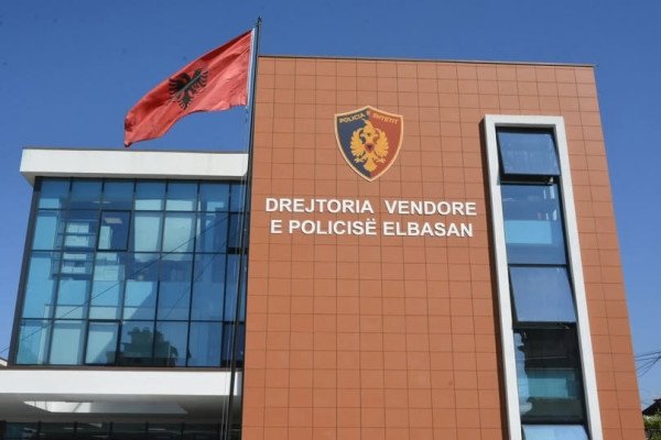 ​Vodhën pajisjet e një lokali, arrestohen dy autorët e dyshuar në Elbasan