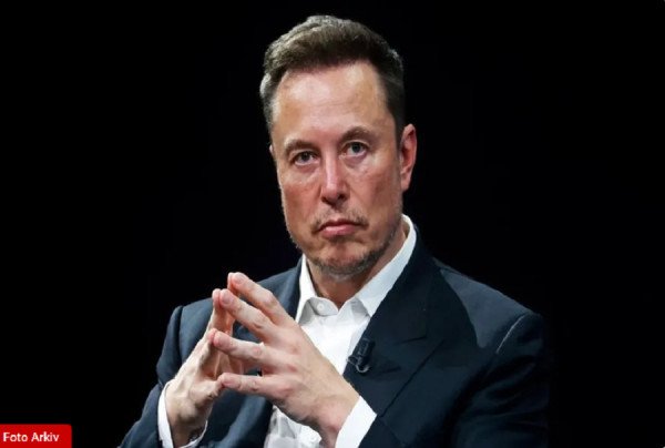 ​Marrëveshja e pagës prej 1 trilion dollarësh e Elon Musk miratohet nga aksionarët e Tesla-s