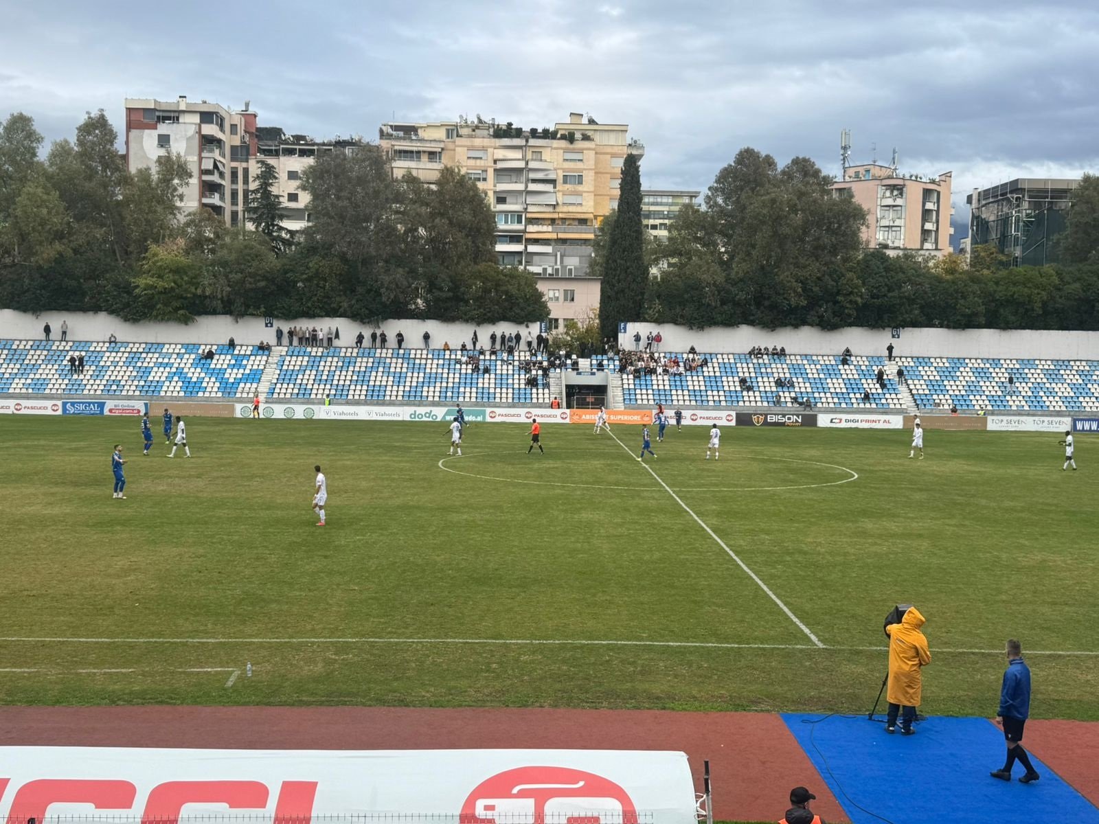 Tirana prek fundit, Vora feston në “Selman Stërmasi”