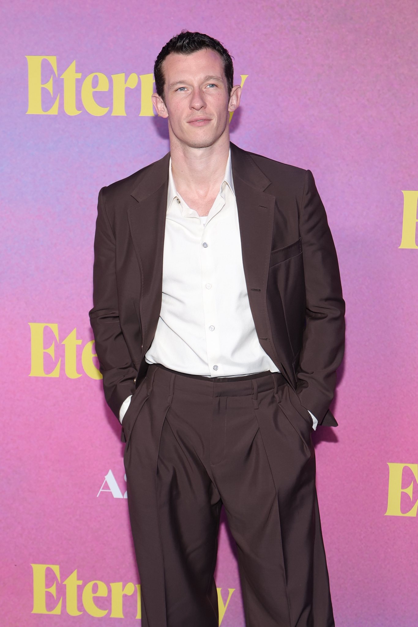 Callum Turner shkëlqen në Premierën e “Eternity” në Nju Jork