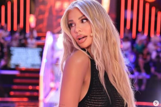 Luana tregon ndyshimin që ka bërë teksa ekspozon gjoksin 