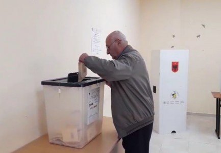 Zgjedhjet e pjesshme në 5 bashki, KQZ publikon të dhënat e pjesëmarrjes së qytetarëve në votim!