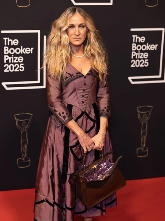 Sarah Jessica Parker rikthehet në skenën letrare si anëtare e jurisë së Çmimit Booker 2025