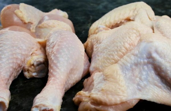 Asgjësohen disa tonelata mish pule me salmonella importuar nga Rumania