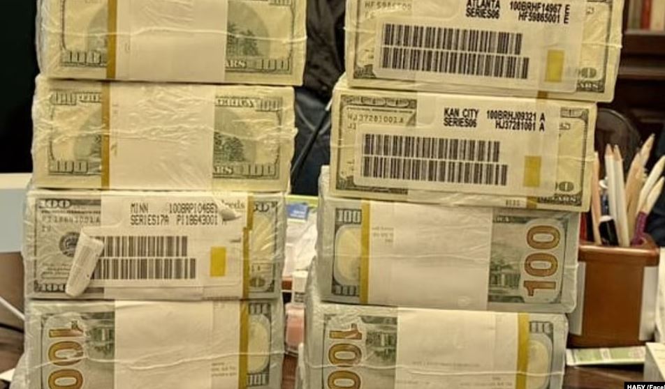 Dy ministra ukrainas japin dorëheqje pas skandalit të korrupsionit