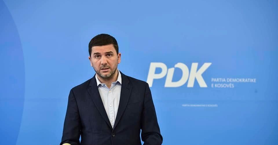 Memli Krasniqi jep dorëheqje nga posti i kryetarit të PDK-së?