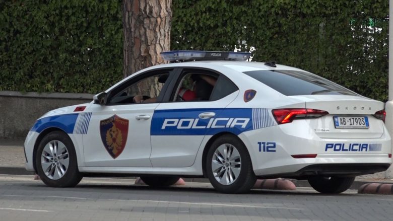 Tiranë/ Vodhi makinën, por u përplas gjatë arratisjes, përfundon në pranga 35-vjeçari