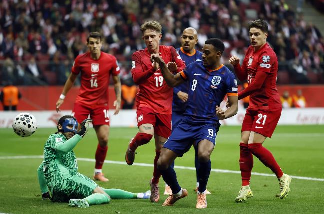 Polonia barazon me Holandën