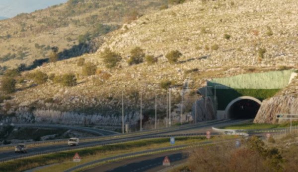 ​Një kompani kineze e sanksionuar nga SHBA-ja në garë për ndërtimin e autostradës së Malit të Zi