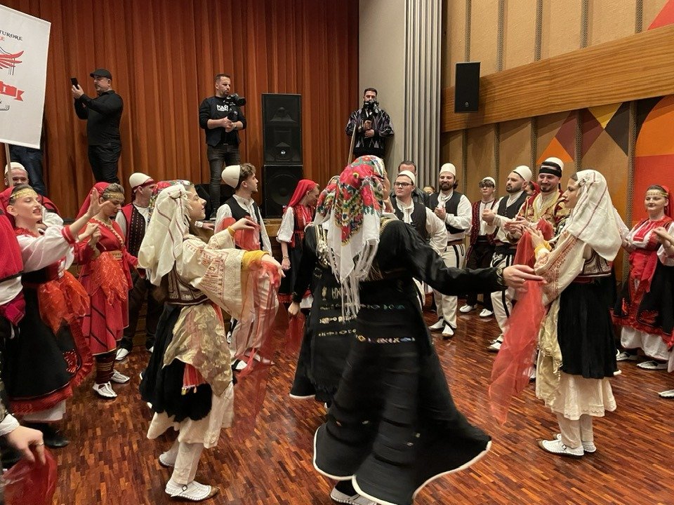 Në Lozanë të Zvicrës, mbrëmë filloi nata e parë e Festivalit Folklorik Mbarëkombëtar “Ilirët jehojnë”