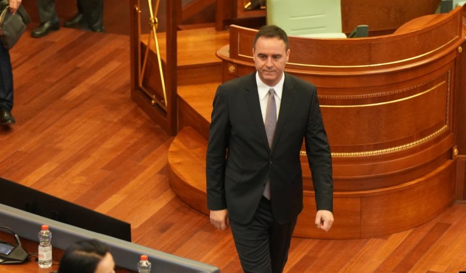 Konjufca prezanton kabinetin qeverisës