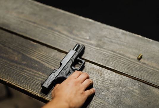 Arrestohen dy persona për import dhe eksport të armëve