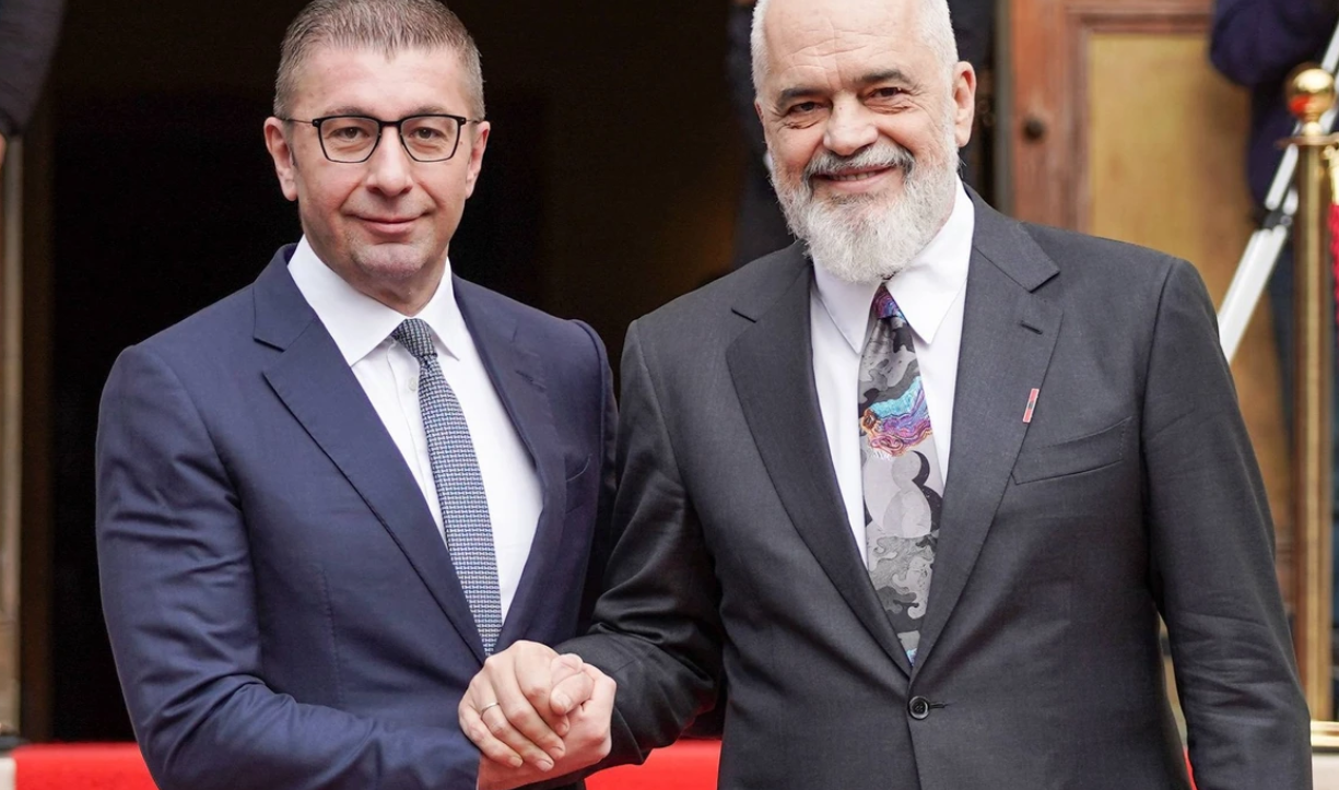 Mickoski: Vendi ynë mbetet i orientuar me vendosmëri drejt integrimit evropian dhe bashkëpunimit rajonal