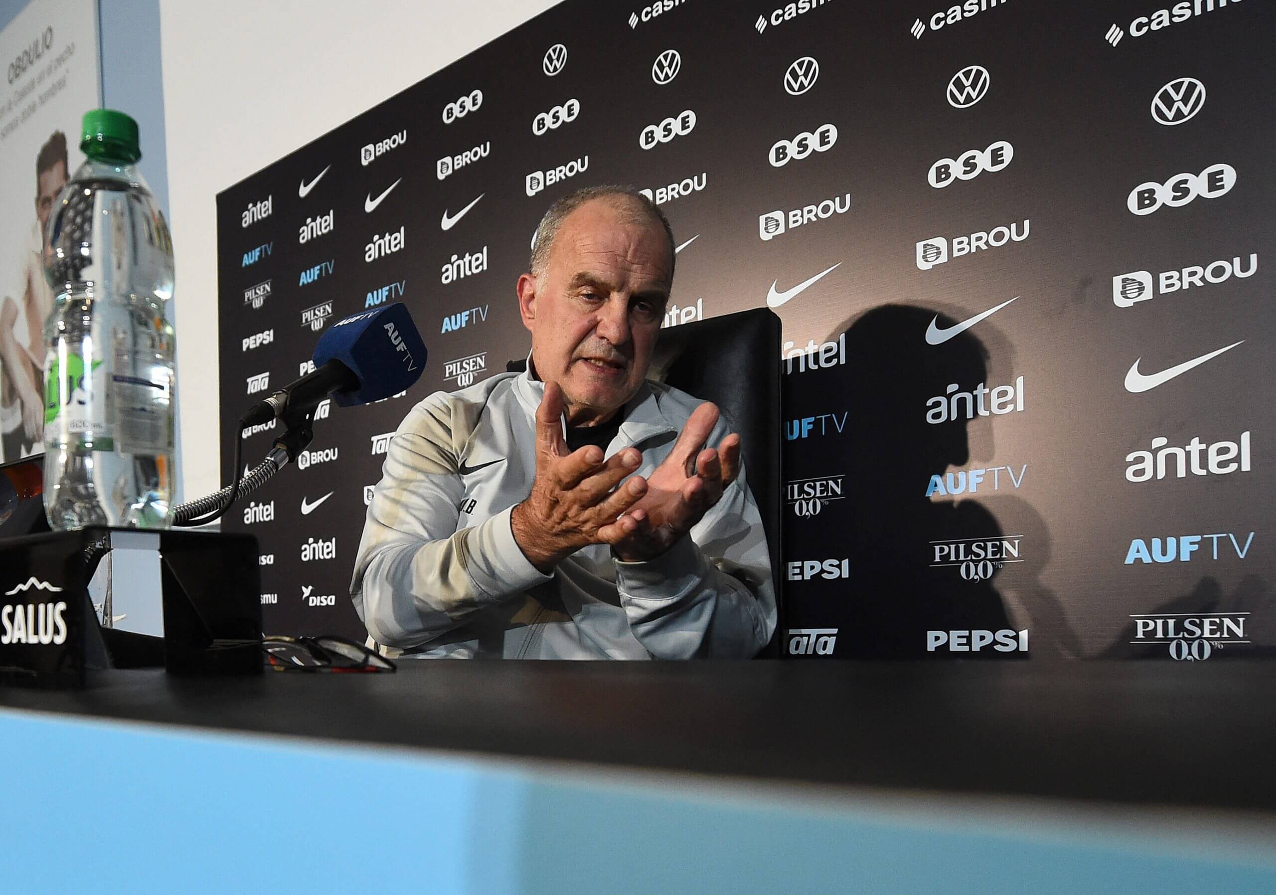 Trajneri i Uruguait, Bielsa thërret konferencë për shtyp: Jam toksik, mos u identifikoni me mua!