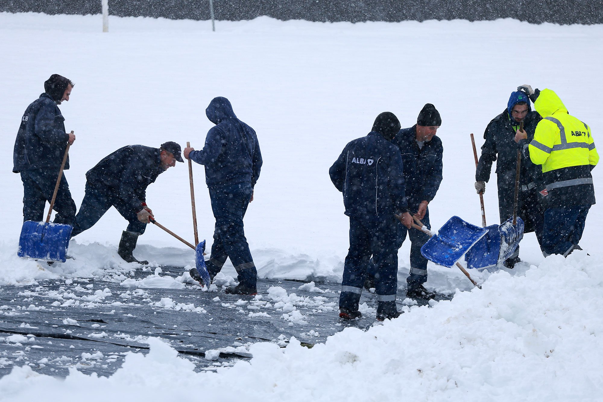 Borë deri 20 centimetra në stadiumin e shtetit të rajonit
