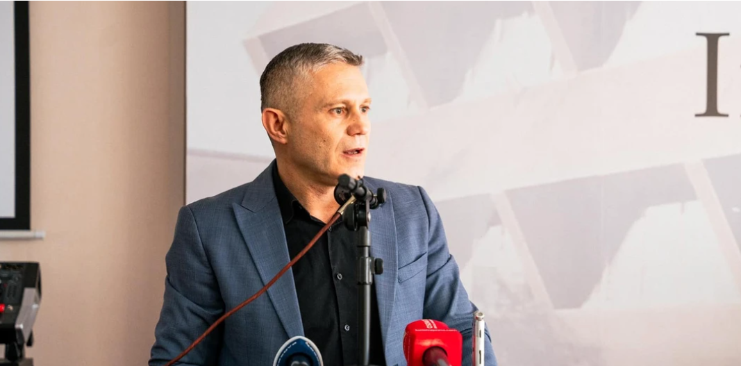 “Shefi është Vuçiq” - Ramadani zbërthen rolin e Radoiçiqit në sulmet ndaj Kosovës