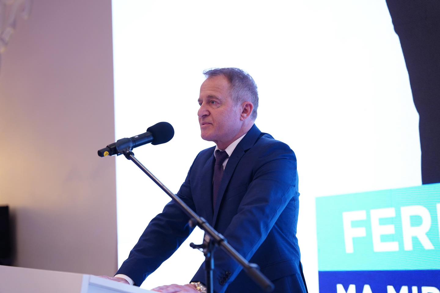 Vushtrria pa fonde – shkyçet ndriçimi publik, reagon Ferit Idrizi