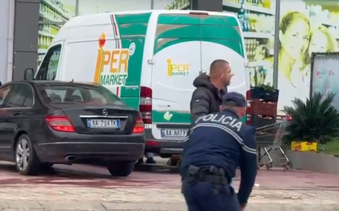 Të shtëna me armë në Lushnje, qëllohet drejt një makine