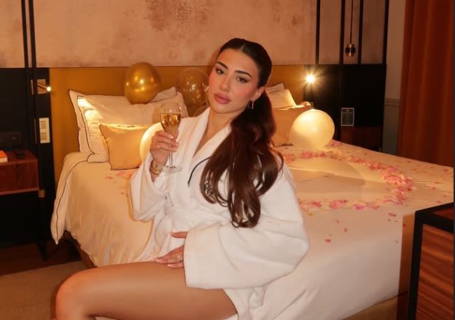 Melinda festoi ditëlindjen në Paris, publikon surprizën romantike që i bëri i fejuari