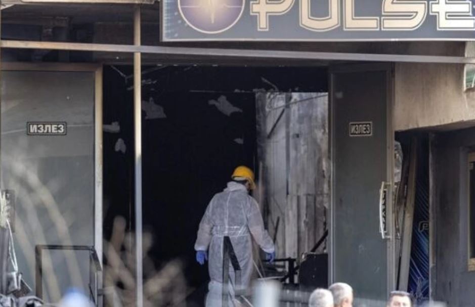 Prindërit e viktimave në Koçan, sulmuan verbalisht avokatët e të akuzuarve