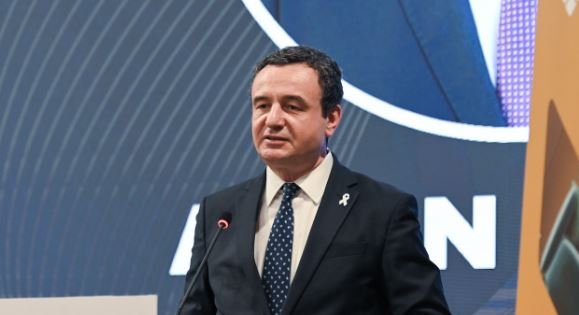 Kryeministri Albin Kurti ia premton 1 milion euro Kombëtares nëse kualifikohet në Botëror