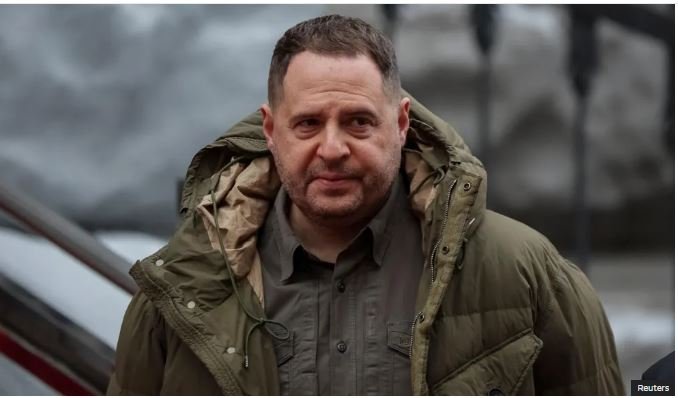Dorëhiqet shefi i stafit të Zelenskyt pas bastisjes antikorrupsion
