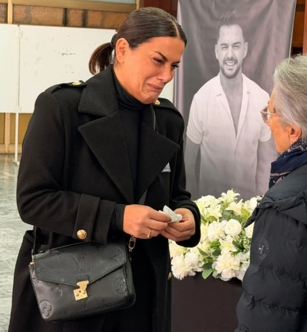 Ceremonia e homazheve për Shpat Kasapin, Big Mama shfaqet thellësisht e prekur