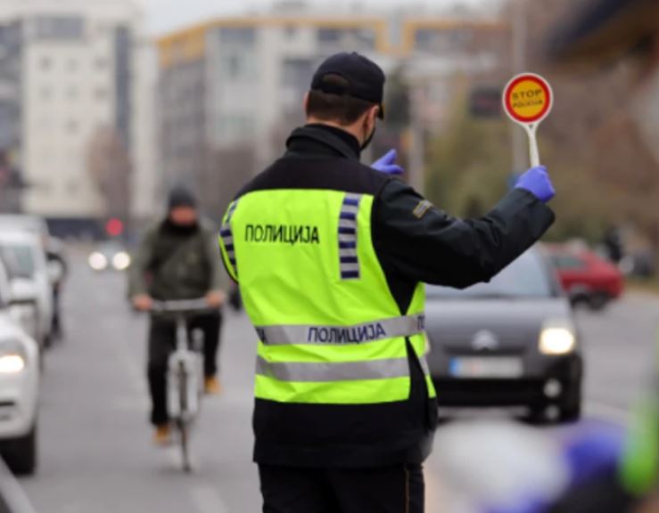 Policia ndaloi tre shoferë për alkool dhe tejkalim shpejtësie