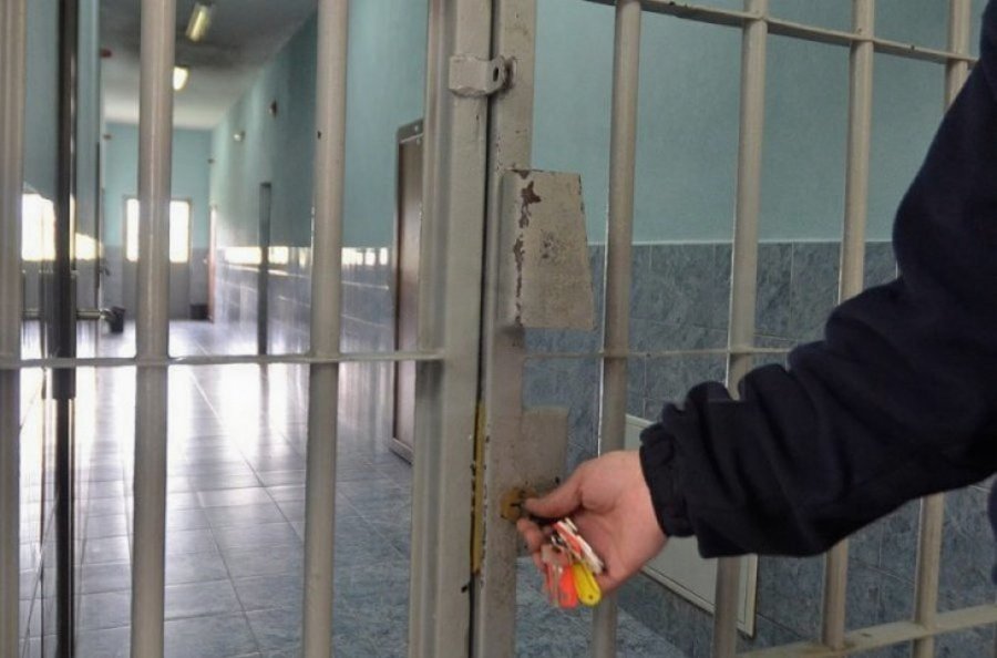 Dyshohet për keqtrajtim të fëmijës, ndalohet për 48 orë edukatorja në Pejë