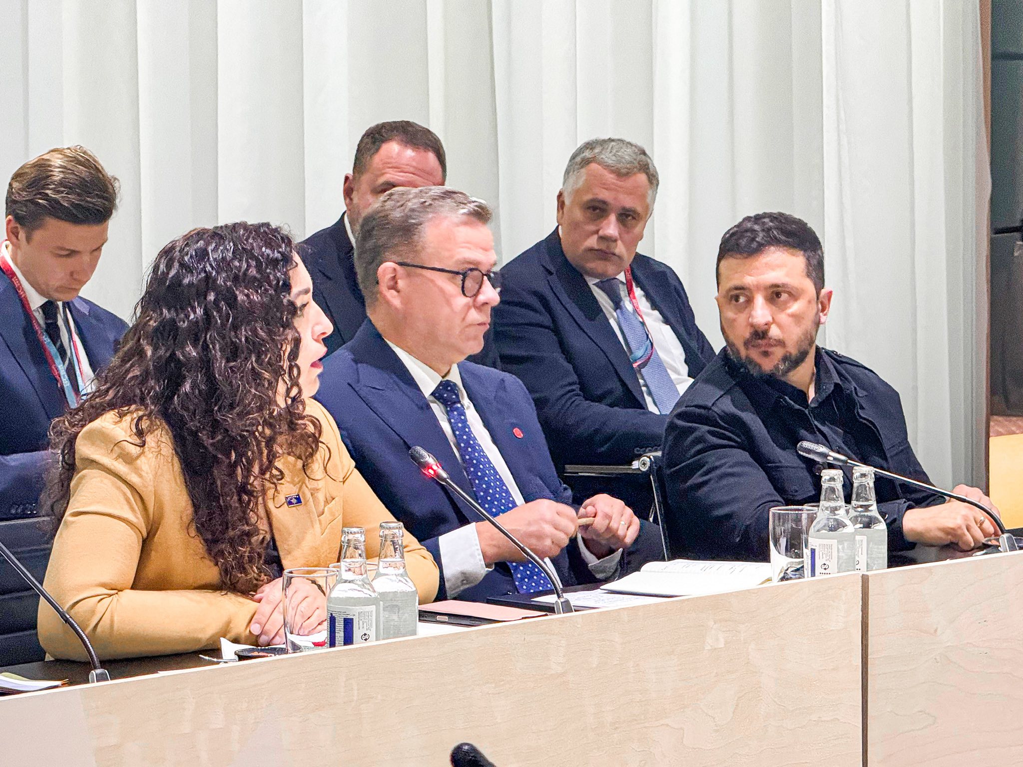 Osmani krah Zelenskyt: Evropa të investojë në parandalimin e taktikave destablizuese të Serbisë