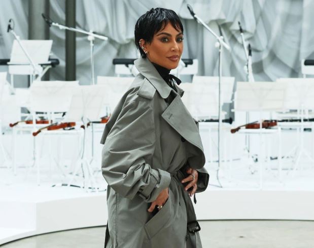 Kim Kardashian surprizon në Paris me “Paris Pixie”