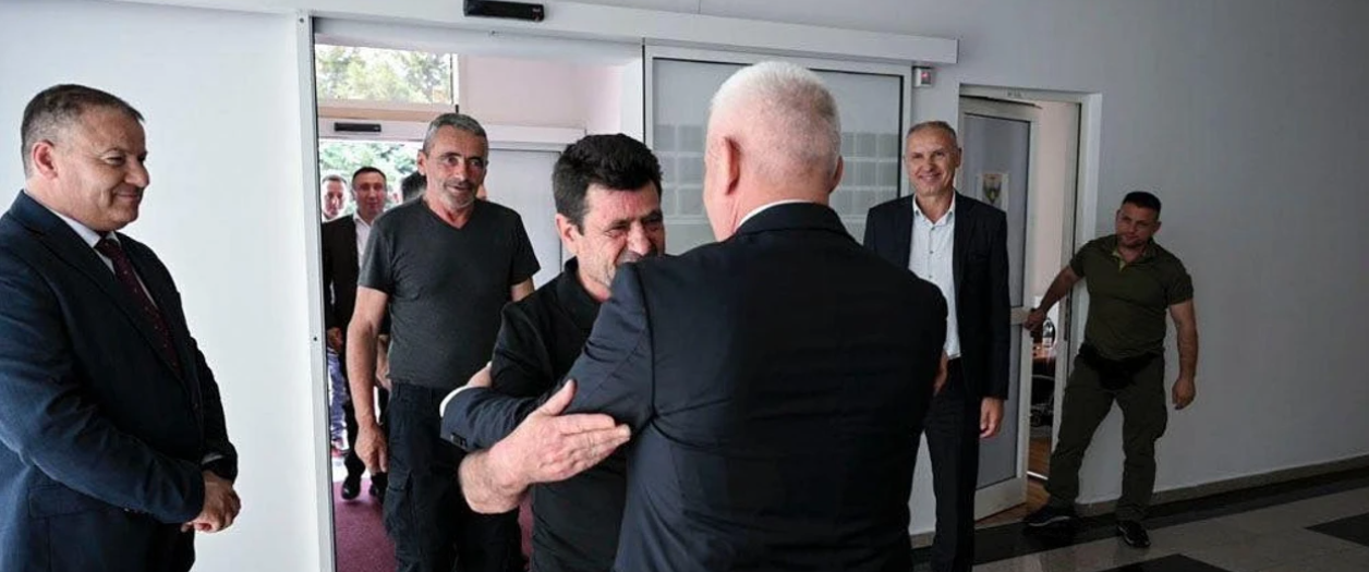 Sveçla: Shemë Mustafa do të mbetet shembull i guximit dhe përkushtimit