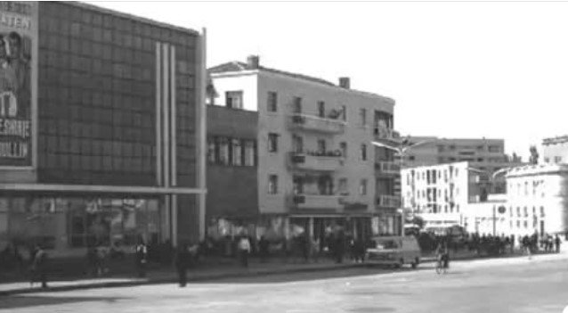 “Gjatë marrjes në pyetje, i paraburgosuri i rrëmbeu pistoletën hetuesit, e plagosi atë dhe vrau kolegun e tij, më pas…”
