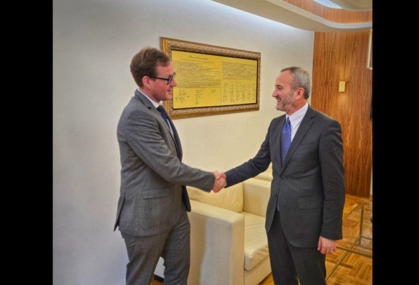 Në pritje të aktgjykimit të plotë, Ambasada gjermane bën thirrje për zbatimin e vendimeve Kushtetueses