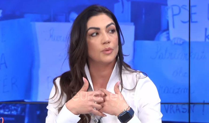 “Do marr mitrolozin dhe do t’i fshij të gjithë”, gazetarja Anduena Llabani zbulon çfarë tha Elvis Shkambi 2 javë më parë: Jemi me fat që sot…