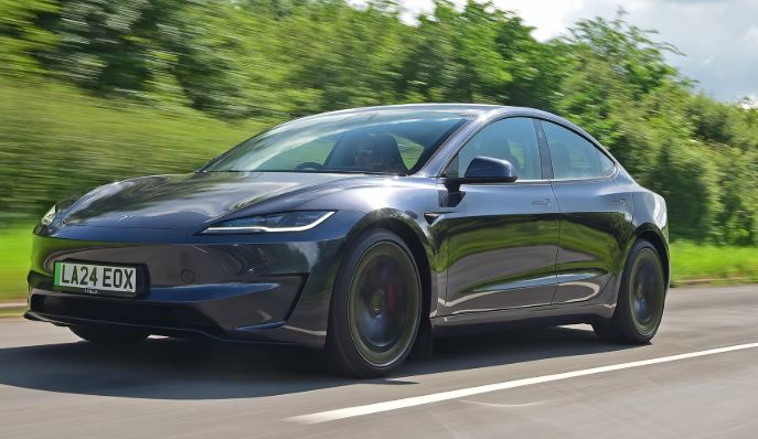 Tesla befason me një Model 3 të ri standard të lirë
