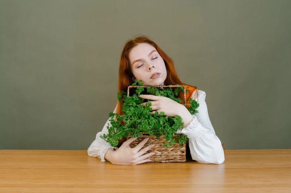 Dieta mesdhetare mund të zbusë rrezikun e trashëguar të sëmundjes së Alzheimerit